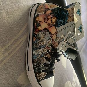 Converse 🔥 Limited Edition WonderWoman Unisex. Brand New in box,never worn GOAT